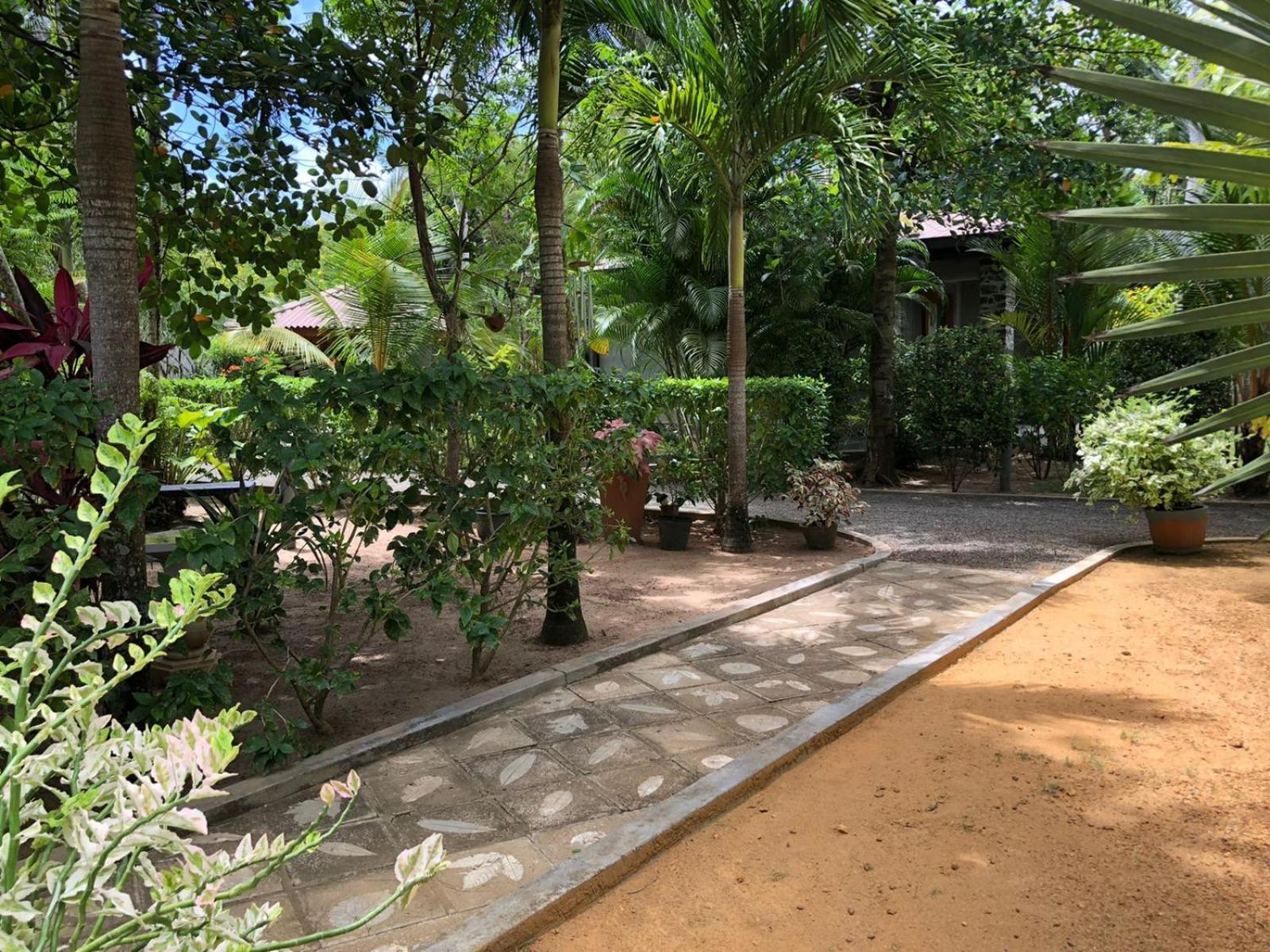 Avalon Village Resort Induruwa Ruang foto